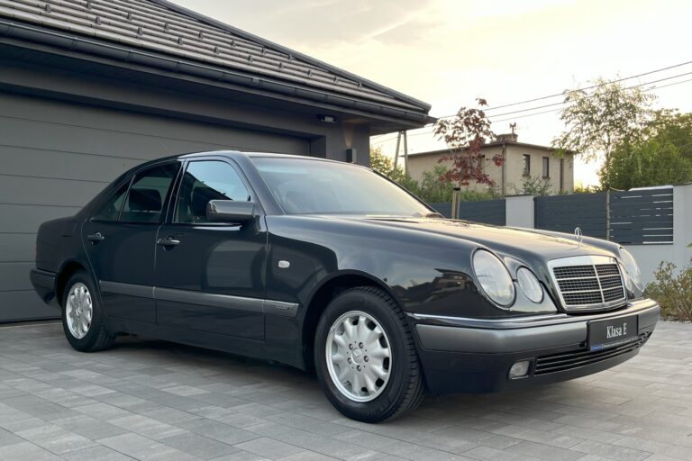 MERCEDES-BENZ E220 1996