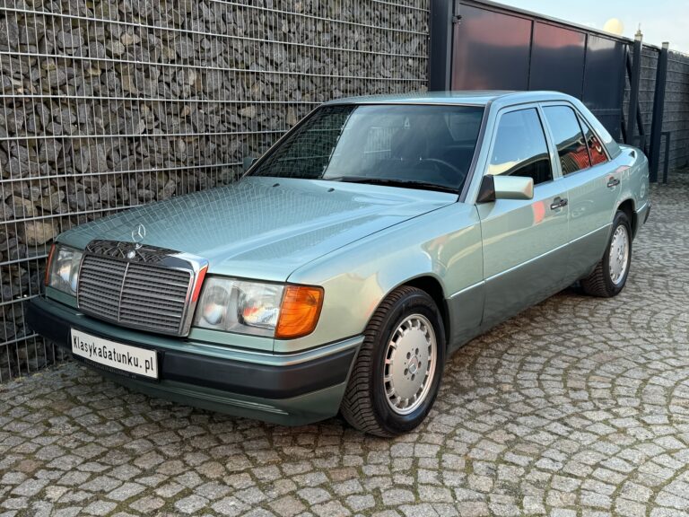 Mercedes-Benz W124 300D | ClassicBox