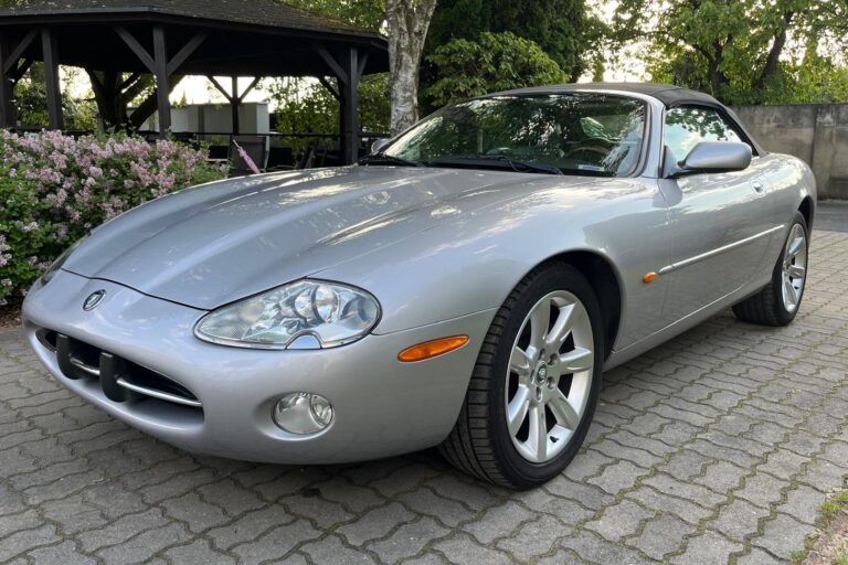 JAGUAR XK8 2003