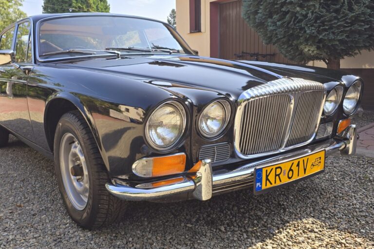JAGUAR XJ6 SERIES I DAIMLER SOVEREIGN 1973