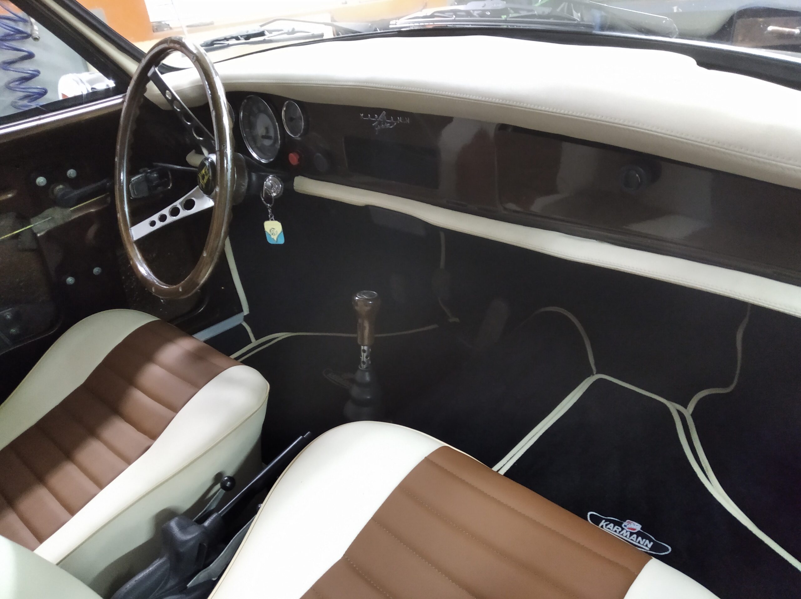 VOLKSWAGEN KARMANN GHIA 1969 - 119900PLN - ClassicBox