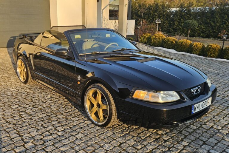 Ford mustang iv convertible