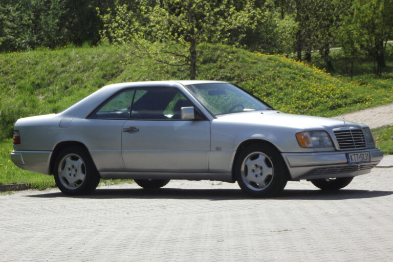 MERCEDES-BENZ C124 E200 1995 for sale