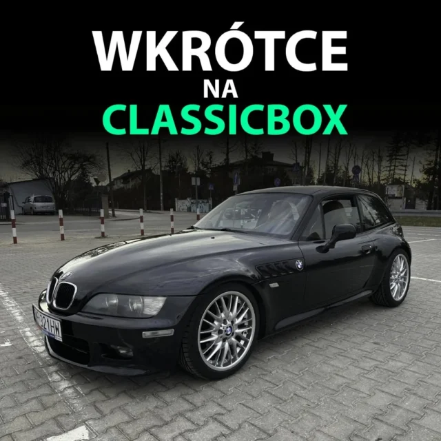 🚗 BMW Z3 COUPE📣🗓️Rocznik: 1999
🔻Pojemność: 2793 cm3
🔻Rodzaj skrzyni: Manualna
🔻Moc: 193 KM📍Lokalizacja: NadarzynBMW Z3 Coupé (E36/8) to jedna z najbardziej charakterystycznych odmian modelu, wyróżniająca się zwartą, nietypową sylwetką typu shooting brake. Samochód łączy kompaktowe proporcje roadstera z usztywnionym nadwoziem, co przekłada się na bardziej precyzyjne prowadzenie. Wnętrze zachowuje klasyczny, kierowcocentryczny układ z prostą deską rozdzielczą i nisko osadzoną pozycją za kierownicą. Model ten zyskał opinię auta dla entuzjastów, ceniących bezpośrednie odczucia z jazdy i unikalny charakter. Dziś pozostaje interesującą propozycją dla osób szukających wyróżniającego się coupe z analogowym podejściem do motoryzacji. 🚗Sprawdź więcej na ClassicBox! 🌟