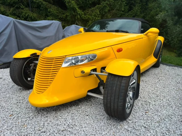 Kto wie co to za wóz? 💛Pojawi się w świetnej cenie na naszym stoisku podczas Retro Motor Show.Już w teb weekend!www.classicbox.pl - portal ogłoszeniowy dla klasyków i pojazdów wyjątkowych.
